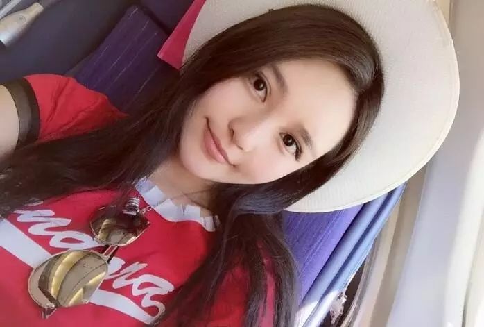 丑也是回忆,她勇敢承认整容被人称为小angelababy