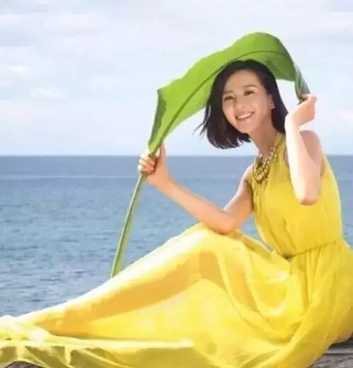 【赞美仕分享】这条小黄裙,今年要火了,刘诗诗结婚都穿...