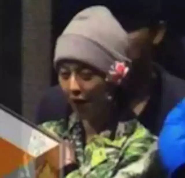 范冰冰和李晨出去吃火锅,看衣服我还以为她是宋丹丹