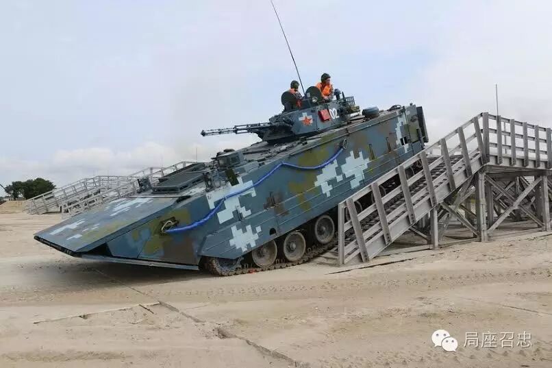 我军海军陆战队携带zbd-05两栖战车参加了这场比赛.