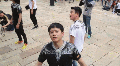 很多人的印象里张杰就是当代的闰土,可是在真人秀《真心英雄》中,张杰