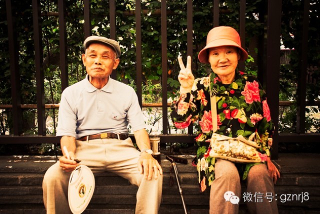 一生中最后的存折是老伴,唯有一人爱你灵魂的至诚! - 电子商务新媒体 - 互联网金融,电子商务,投资心理,山茶油 一生中最后的存折是老伴,唯有一人爱你灵魂的至诚! - 电子商务新媒体 - 互联网金融,电子商务,投资心理,山茶油