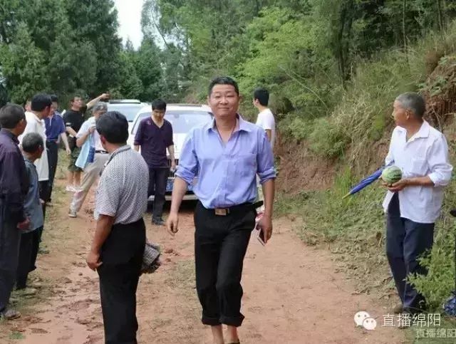 朱雨辰饰“绵阳最美村支书” 《换个活法》年底上映