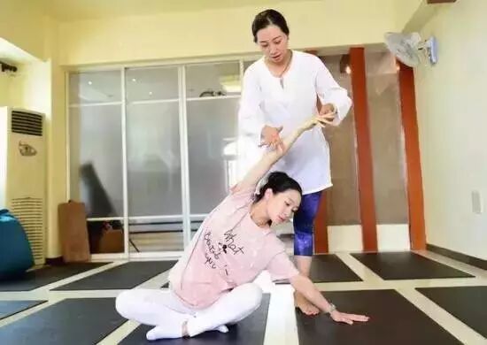 林心如怀孕6个月依然在瑜伽,一生值得坚持的东西!