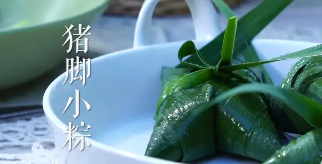 《刻画花园》:马蔺&小粽 《刻画花园》:马蔺&小粽