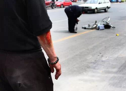 全城寻八纬路车祸肇事司机 连撞仨人逃逸