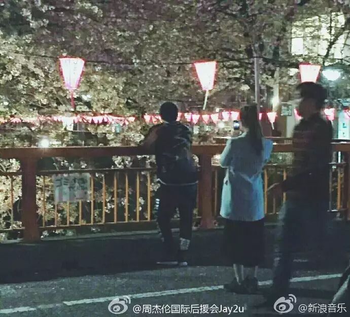前方高能  周杰伦昆凌游东京看樱花被网友捕捉