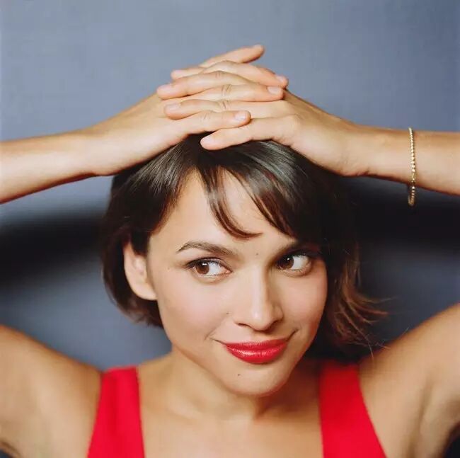 今日一荐  Norah Jones 唱一曲旋律柔和的爵士乐~