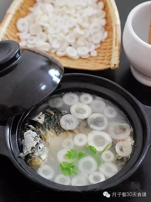 鲫鱼豆腐汤的正确做法_豆腐鲫鱼汤做法正确视频_豆腐鲫鱼汤怎么做才好吃