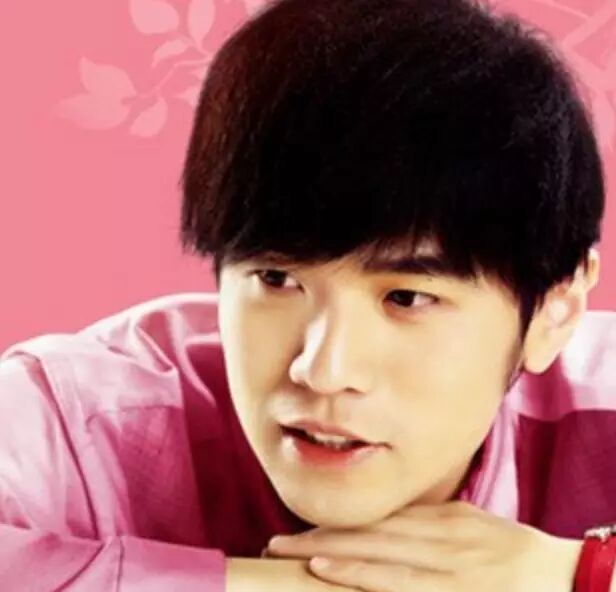 关于周杰伦小公举入职唯品会前因后果的＂幕后八卦＂…