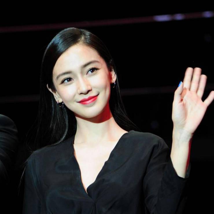 美宝莲首发的VR营销 , 只看了美美的女神Angelababy?