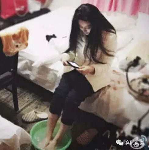 范冰冰体验蜗居 微博称:这样的日子也挺好