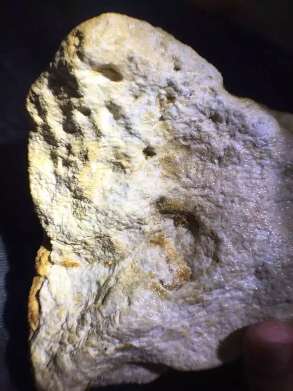 翡翠赌石技巧之擦石