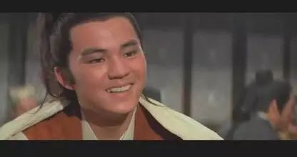 在片中狄龙的鲍廷天与姜大卫饰演的边幅并成为"双侠";后出演电影