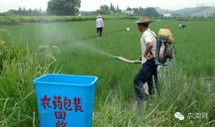 即农药残留对环境有污染,所以容器的设计应该考虑如何方便降低农药