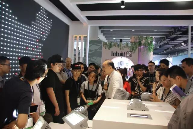 【光亚展】乐雷光电亮相2016广州国际照明展，现场新品引爆观众热情