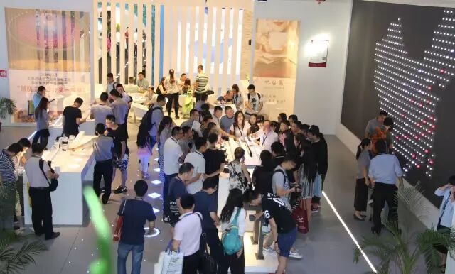 【光亚展】乐雷光电亮相2016广州国际照明展，现场新品引爆观众热情
