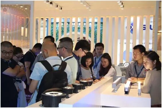 【光亚展】乐雷光电亮相2016广州国际照明展，现场新品引爆观众热情