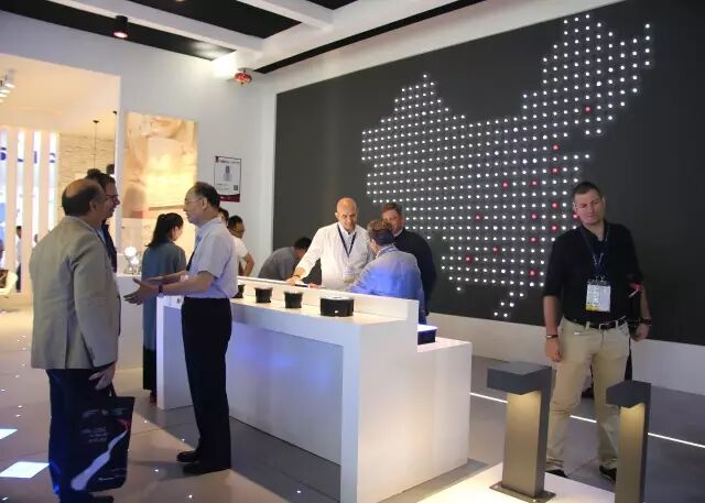 【光亚展】乐雷光电亮相2016广州国际照明展，现场新品引爆观众热情