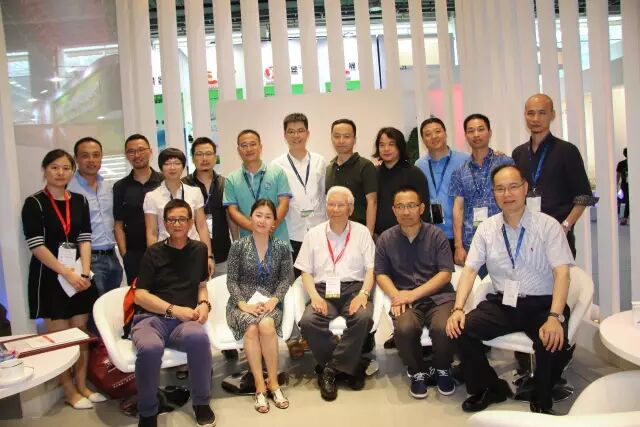 【光亚展】乐雷光电亮相2016广州国际照明展，现场新品引爆观众热情