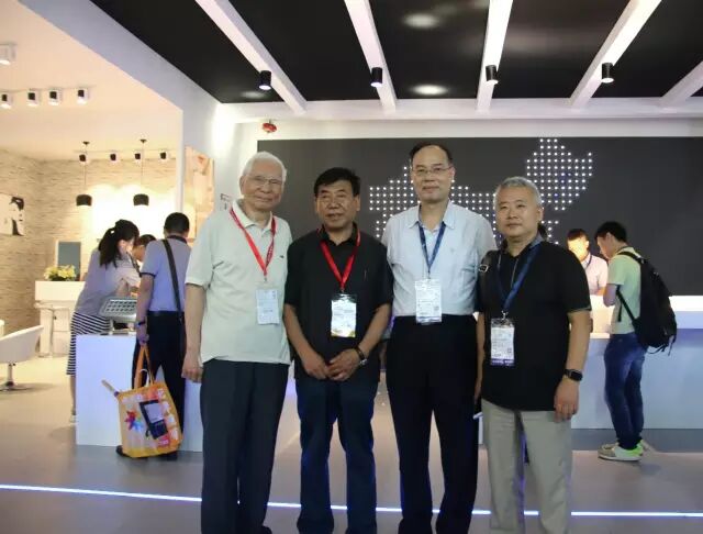 【光亚展】乐雷光电亮相2016广州国际照明展，现场新品引爆观众热情