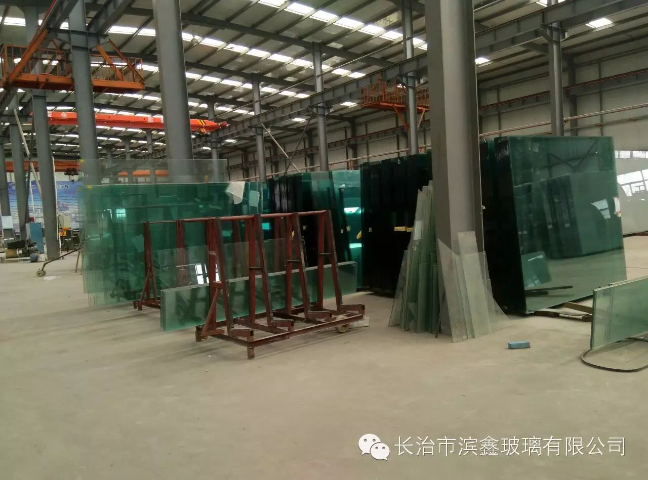 建筑面积3000平方米,职员50余人,公司先拥有1600和18000玻璃生产线两