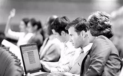 癫狂的艺术 中国精神病人艺术报告_郭海平pdf_甬温线事故发言人王勇平最新_地平线报告