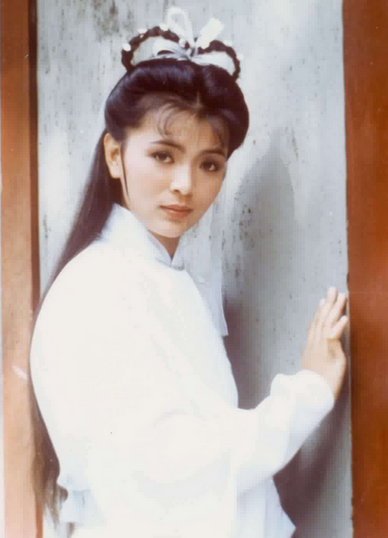 翁静晶是1983年邵氏出品的电影《杨过与小龙女》中小龙女的扮演者,而