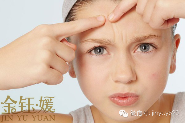徒手挤痘不可取，处理方法要得当
