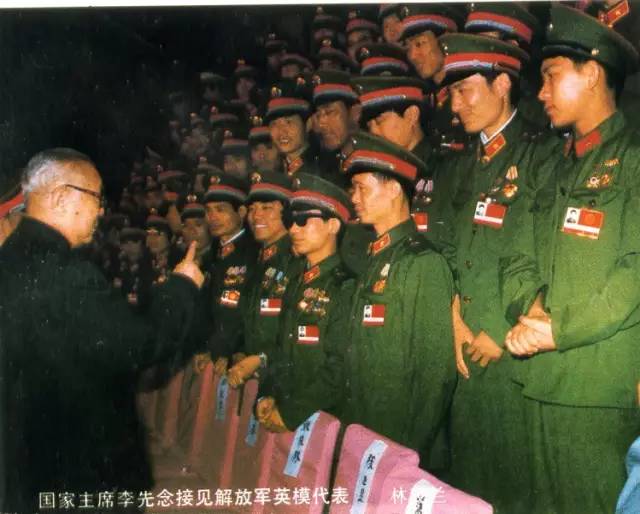 八十年代社会各界慰问对越作战前线官兵的珍贵照片