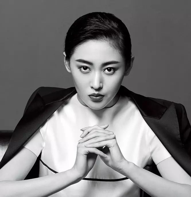 张天爱爆光双面写真 完美诠释“亦攻亦柔”