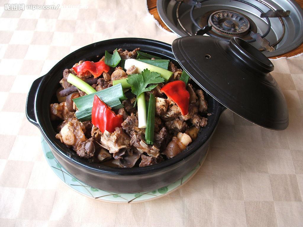 宰鸡鸭、买猪肉过节