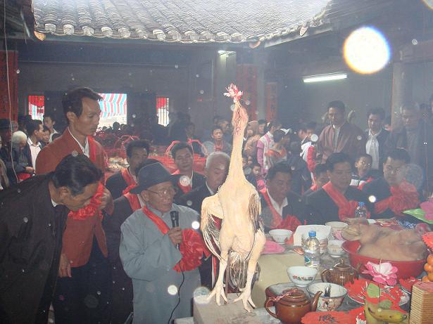 合家跪拜祭祖敬祖