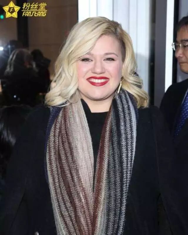 我没瞎吧,这是Kelly Clarkson?!