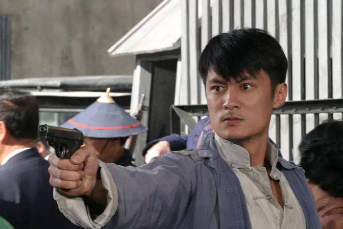 父亲的身份电视剧免费_李亚鹏父亲真实身份_向华强父亲向前身份背景揭秘