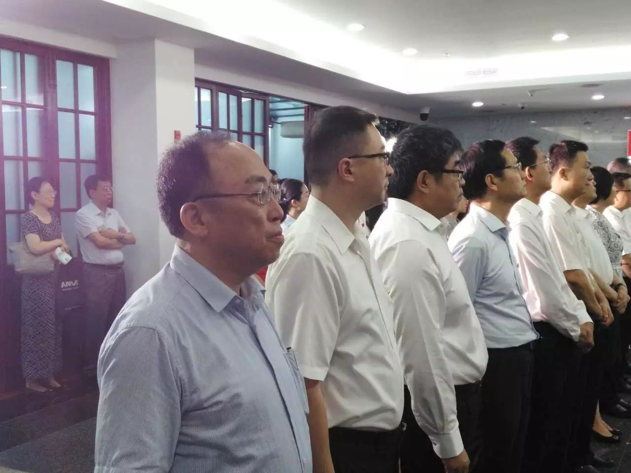 smg党委书记滕俊杰《解放日报》社党委书记李芸,总编辑陈颂清,副总