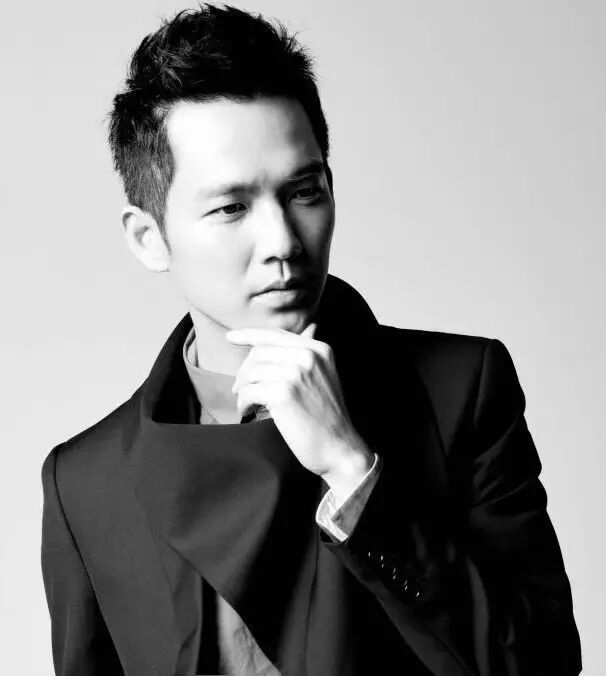 钟汉良baby首次牵手 你们的老公又回来了