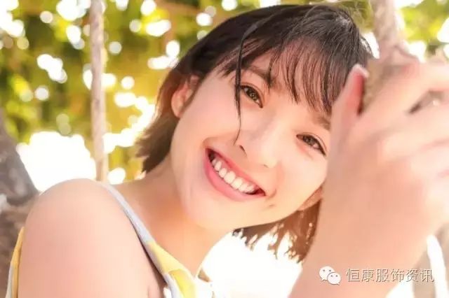 唐艺昕:短发女孩也可以性感的可爱