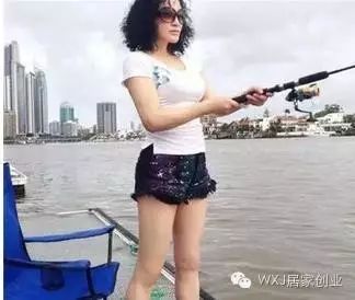 无限极美姿力胶原蛋白-刘晓庆低调现身洛阳,穿短裤秀...