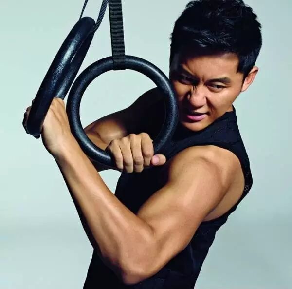 女星都出马甲线 快学彭于晏李晨肌肉练起