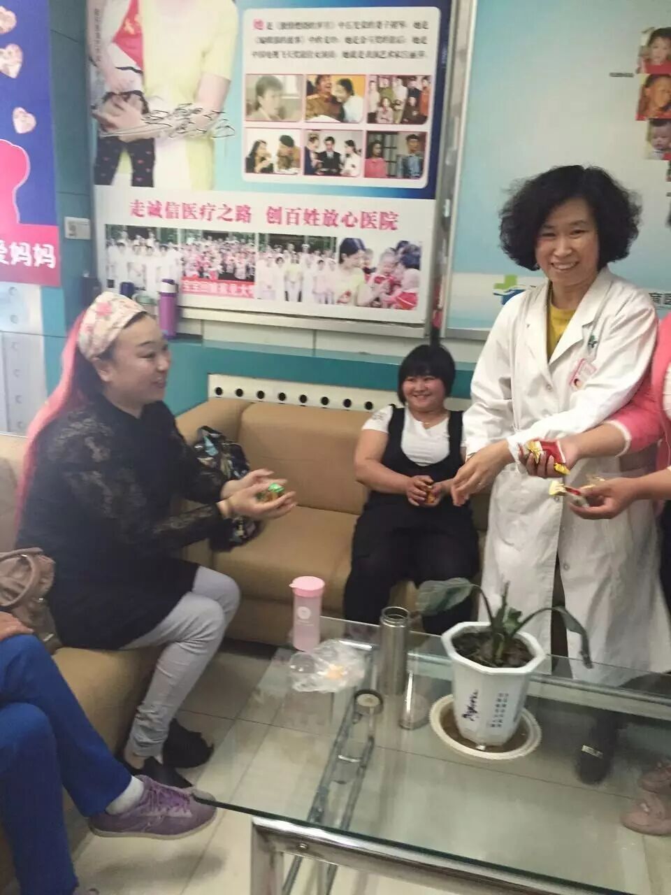 B超室传喜讯:双子宫导致月经回流形成子宫内膜异位症的青华妈妈杨燕怀孕9w啦!&“91年”小夫妻携一胎儿子报喜 欲求二胎-怀孕期