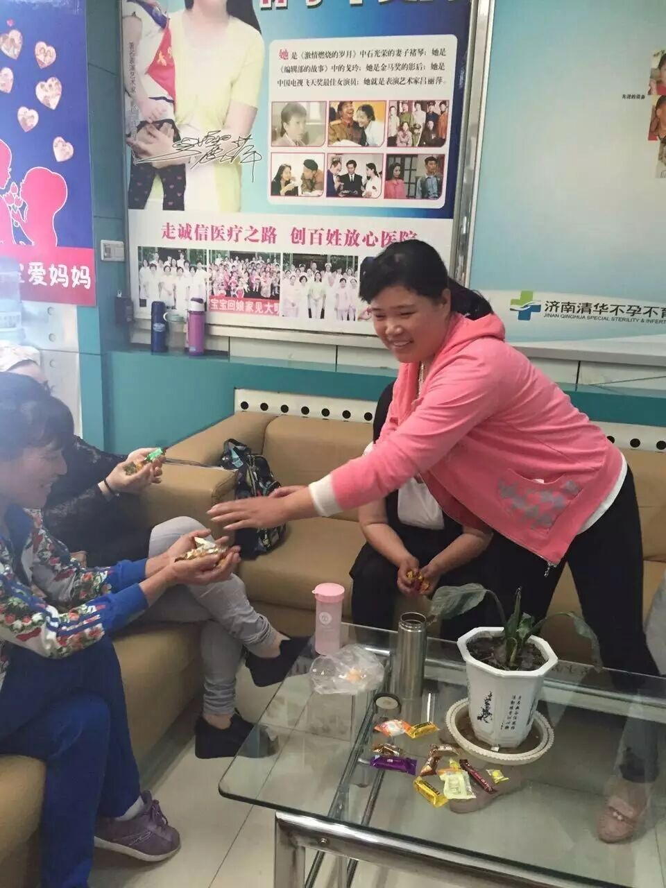 B超室传喜讯:双子宫导致月经回流形成子宫内膜异位症的青华妈妈杨燕怀孕9w啦!&“91年”小夫妻携一胎儿子报喜 欲求二胎-怀孕期