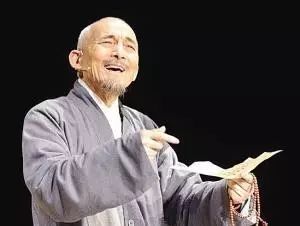 2009年已经76岁的游本昌,在黑龙江大光明寺剃度出家,正式由畅怀法