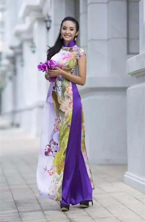 秀色可餐-越南投资,越南私募基金,奥黛（Ao Dai），雷同于中国旗袍的越南的传统服装。越南官方也以为奥黛源自中国旗袍。奥黛通常使用丝绸等,越南证券,越南美女,(38)