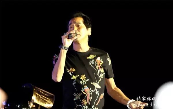 齐秦来张家港啦!我们一起鼓掌欢迎吧