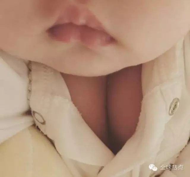 关颖晒爱女“深沟”肥嘟嘟 调侃其童颜巨乳