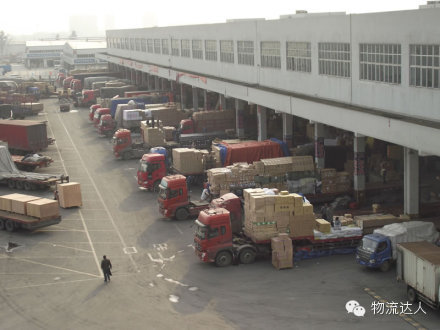 第三物流车辆调度猫腻多 公司给月薪3千,挣外水达2万高清图片