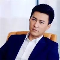 《欢乐颂》靳东人气爆棚,这个男人连打酱油都能狂圈粉!