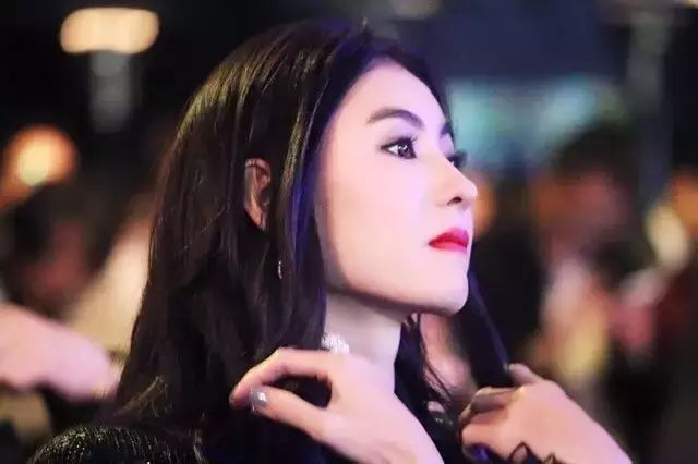王力宏起早送报,周迅是挂历女郎,赵丽颖张柏芝是餐厅...