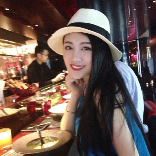 Ů���Ů���ӵ�һ��û��ְ� ���׵�Ů����